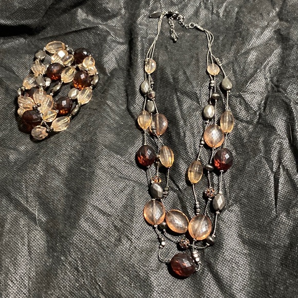 Necklace and bracelet set.  Multi color - Picture 1 of 1